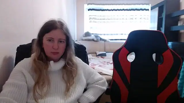 Snapshot of PeterAndJen chatting on March 2025 02:10:01 PM PeterAndJen online show from March 2025 02:10:01 PM