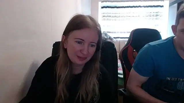 Snapshot of PeterAndJen chatting on September 2025 05:07:02 AM PeterAndJen online show from September 2025 05:07:02 AM