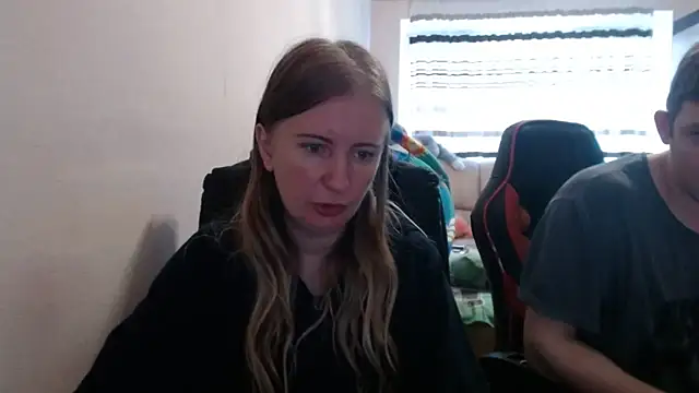 Snapshot of PeterAndJen chatting on September 2025 06:58:02 AM PeterAndJen online show from September 2025 06:58:02 AM