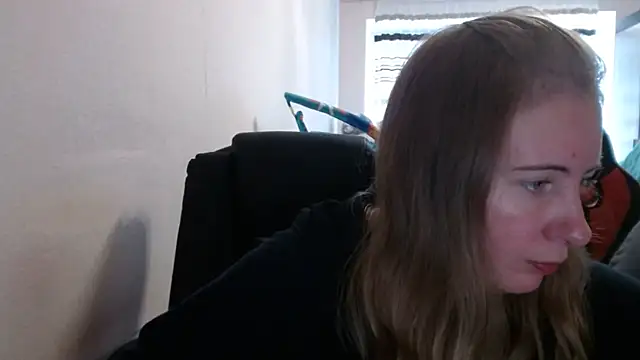 Snapshot of PeterAndJen chatting on September 2025 07:21:01 AM PeterAndJen online show from September 2025 07:21:01 AM