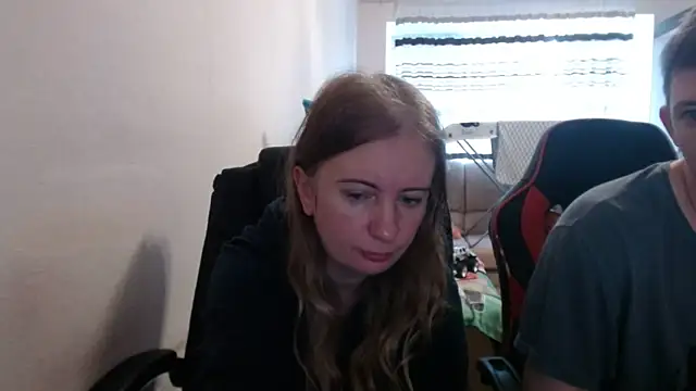 Snapshot of PeterAndJen chatting on September 2025 07:32:02 AM PeterAndJen online show from September 2025 07:32:02 AM