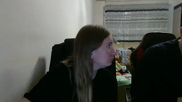 Snapshot of PeterAndJen chatting on September 2025 06:34:01 PM PeterAndJen online show from September 2025 06:34:01 PM