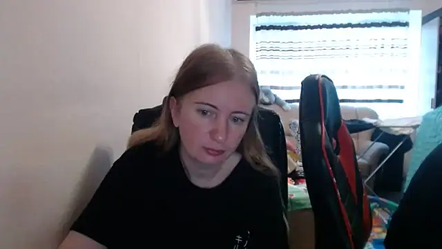 Snapshot of PeterAndJen chatting on September 2025 06:40:01 AM PeterAndJen online show from September 2025 06:40:01 AM