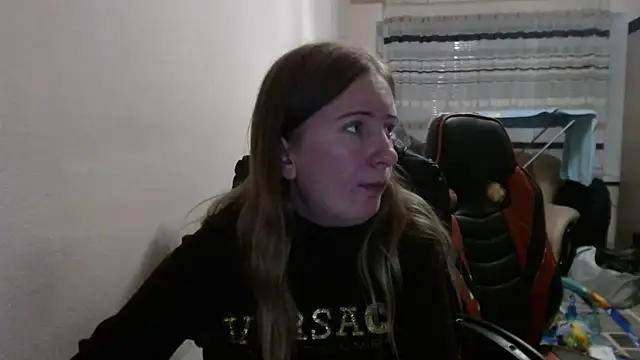 Snapshot of PeterAndJen chatting on October 2025 06:03:01 PM PeterAndJen online show from October 2025 06:03:01 PM