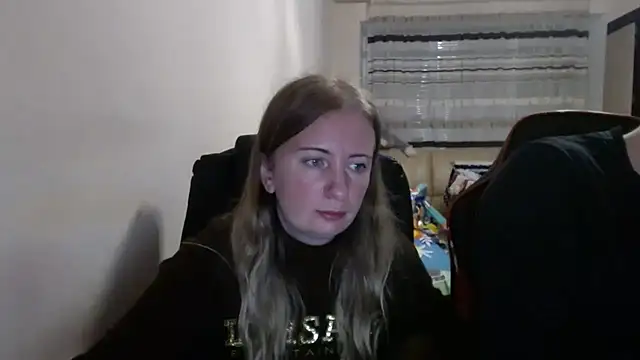 Snapshot of PeterAndJen chatting on October 2025 06:15:02 PM PeterAndJen online show from October 2025 06:15:02 PM