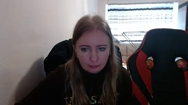 Snapshot of PeterAndJen chatting on October 2025 06:44:01 AM PeterAndJen online show from October 2025 06:44:01 AM