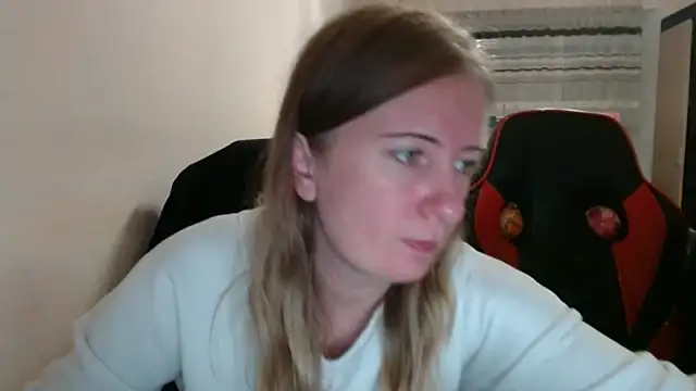 Snapshot of PeterAndJen chatting on October 2025 07:01:02 PM PeterAndJen online show from October 2025 07:01:02 PM