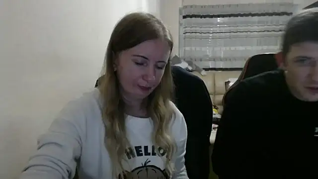 Snapshot of PeterAndJen chatting on October 2025 07:33:02 PM PeterAndJen online show from October 2025 07:33:02 PM