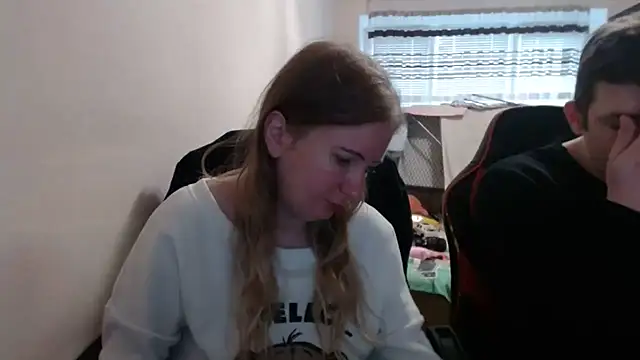 Snapshot of PeterAndJen chatting on October 2025 07:38:01 AM PeterAndJen online show from October 2025 07:38:01 AM