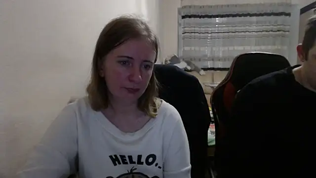 Snapshot of PeterAndJen chatting on October 2025 07:44:02 PM PeterAndJen online show from October 2025 07:44:02 PM