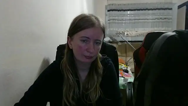 Snapshot of PeterAndJen chatting on October 2025 06:52:02 PM PeterAndJen online show from October 2025 06:52:02 PM