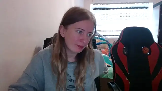 Snapshot of PeterAndJen chatting on October 2025 07:20:02 AM PeterAndJen online show from October 2025 07:20:02 AM