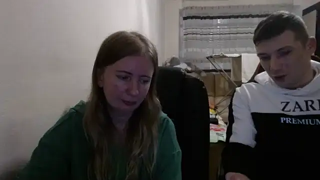 Snapshot of PeterAndJen chatting on October 2025 07:26:01 PM PeterAndJen online show from October 2025 07:26:01 PM