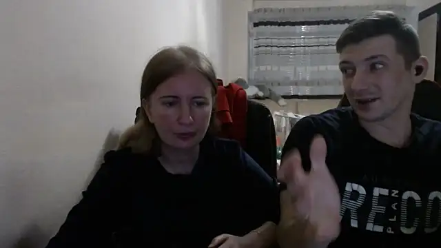 Snapshot of PeterAndJen chatting on October 2025 06:56:01 PM PeterAndJen online show from October 2025 06:56:01 PM