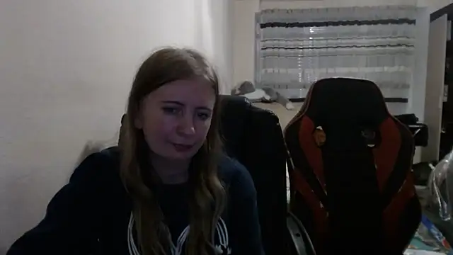 Snapshot of PeterAndJen chatting on October 2025 07:48:01 PM PeterAndJen online show from October 2025 07:48:01 PM