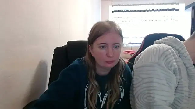 Snapshot of PeterAndJen chatting on October 2025 07:54:02 AM PeterAndJen online show from October 2025 07:54:02 AM