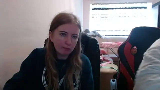 Snapshot of PeterAndJen chatting on November 2025 08:16:02 AM PeterAndJen online show from November 2025 08:16:02 AM