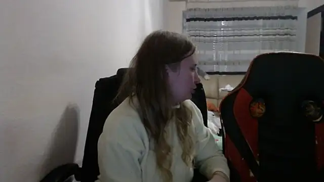 Snapshot of PeterAndJen chatting on November 2025 07:14:02 PM PeterAndJen online show from November 2025 07:14:02 PM