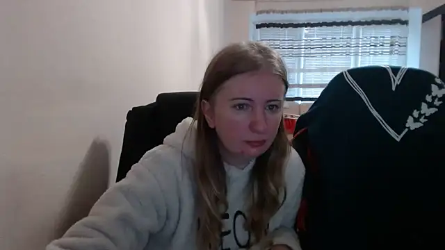 Snapshot of PeterAndJen chatting on November 2025 08:01:02 AM PeterAndJen online show from November 2025 08:01:02 AM