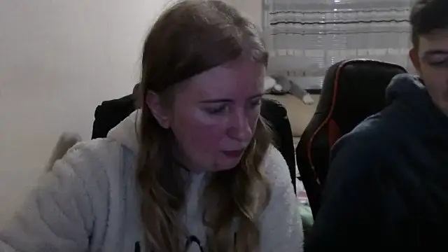 Snapshot of PeterAndJen chatting on November 2025 08:07:01 PM PeterAndJen online show from November 2025 08:07:01 PM