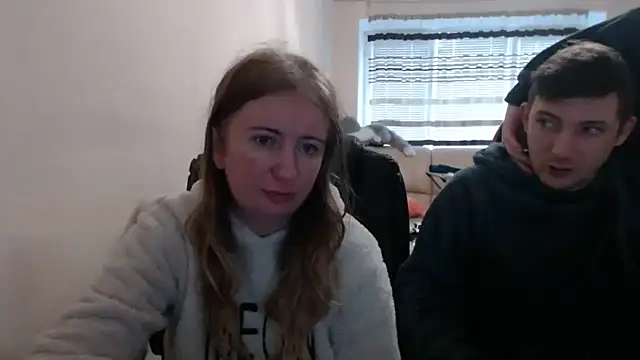 Snapshot of PeterAndJen chatting on November 2025 08:13:01 AM PeterAndJen online show from November 2025 08:13:01 AM