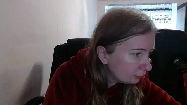 Snapshot of PeterAndJen chatting on November 2025 08:35:01 AM PeterAndJen online show from November 2025 08:35:01 AM