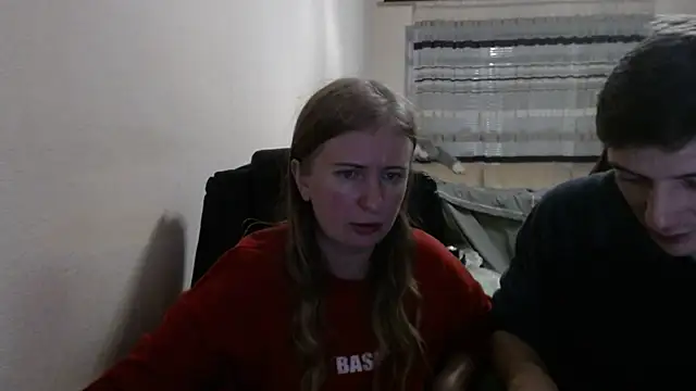 Snapshot of PeterAndJen chatting on November 2025 06:57:01 PM PeterAndJen online show from November 2025 06:57:01 PM