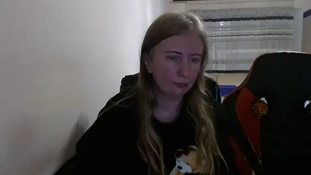 Snapshot of PeterAndJen chatting on November 2025 08:19:02 PM PeterAndJen online show from November 2025 08:19:02 PM