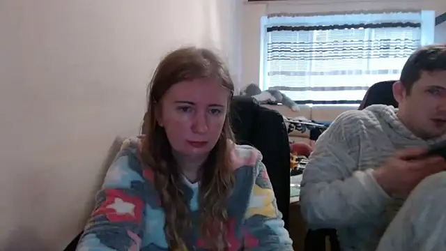 Snapshot of PeterAndJen chatting on November 2025 08:35:01 AM PeterAndJen online show from November 2025 08:35:01 AM