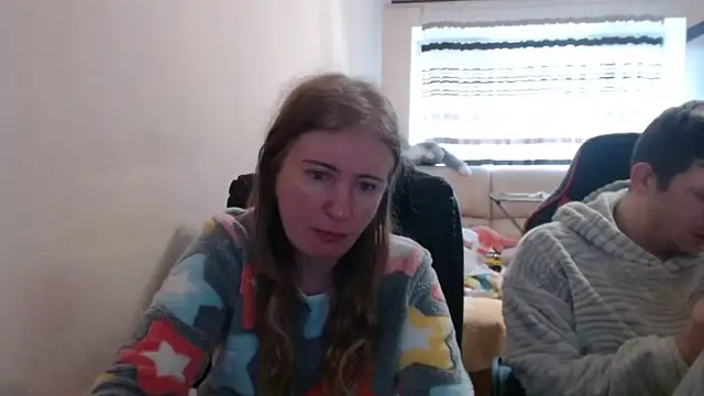 Snapshot of PeterAndJen chatting on November 2025 07:30:01 AM PeterAndJen online show from November 2025 07:30:01 AM