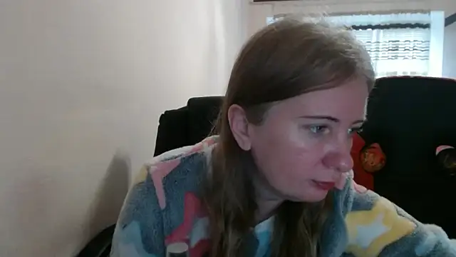 Snapshot of PeterAndJen chatting on November 2025 07:42:02 AM PeterAndJen online show from November 2025 07:42:02 AM