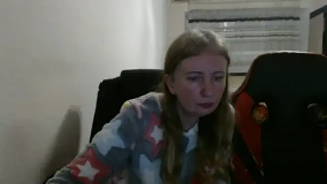 Snapshot of PeterAndJen chatting on November 2025 08:11:01 PM PeterAndJen online show from November 2025 08:11:01 PM