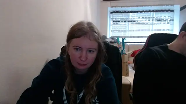 Snapshot of PeterAndJen chatting on December 2025 07:03:02 AM PeterAndJen online show from December 2025 07:03:02 AM