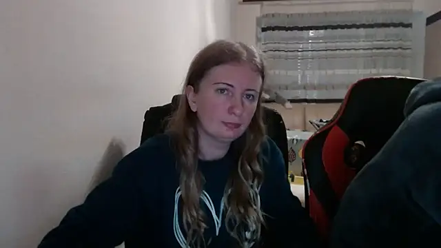 Snapshot of PeterAndJen chatting on December 2025 07:44:01 PM PeterAndJen online show from December 2025 07:44:01 PM