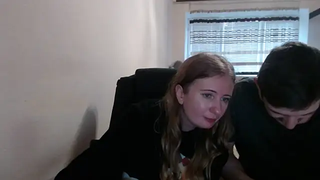 Snapshot of PeterAndJen chatting on December 2025 01:09:02 PM PeterAndJen online show from December 2025 01:09:02 PM