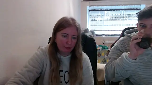 Snapshot of PeterAndJen chatting on December 2025 08:09:02 AM PeterAndJen online show from December 2025 08:09:02 AM