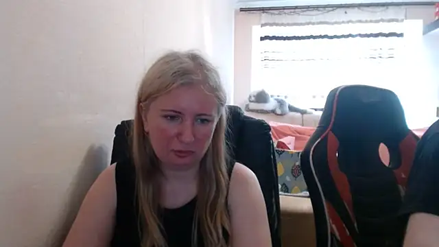 Snapshot of PeterAndJen chatting on June 2026 05:12:02 PM PeterAndJen online show from June 2026 05:12:02 PM