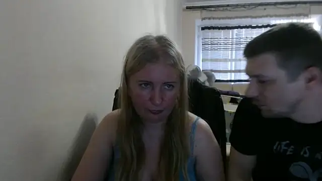 Snapshot of PeterAndJen chatting on June 2026 06:21:02 PM PeterAndJen online show from June 2026 06:21:02 PM