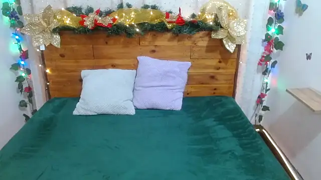 NikkieMilky online show from December 2025 11:44:02 PM