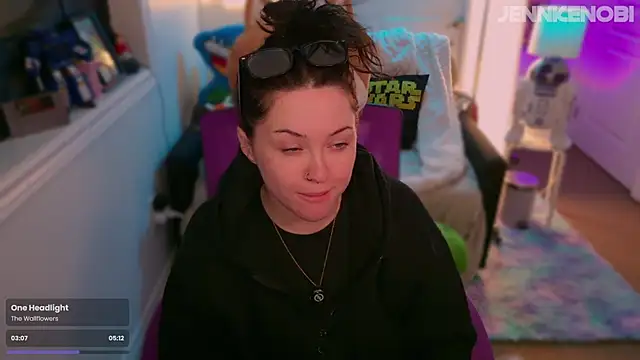 JennKenobi online show from September 2025 02:52:02 PM