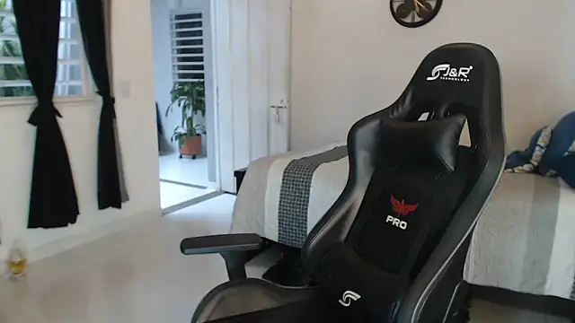 Snapshot of tamy_shine87 chatting on April 2026 10:18:01 PM tamy shine87 online show from April 2026 10:18:01 PM