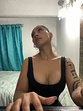 Snapshot of Angela_isabella chatting on January 2025 10:05:01 PM Angela isabella online show from January 2025 10:05:01 PM