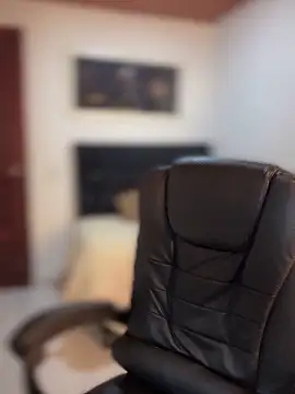 Ambar pe  online show from November 2025 02:23:02 AM