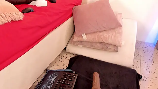 IsiisLovei online show from January 2025 02:32:01 PM