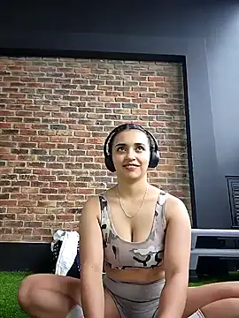 Lucy Marin online show from December 2024 07:21:01 PM