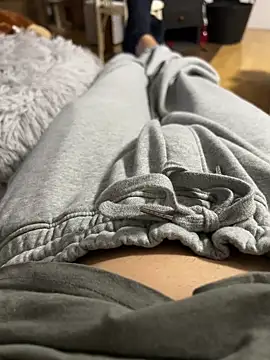 Snapshot of petuletra chatting on January 2025 08:15:02 PM petuletra online show from January 2025 08:15:02 PM