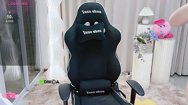 Snapshot of Happy_Kitty chatting on December 2024 01:18:02 PM Happy Kitty online show from December 2024 01:18:02 PM