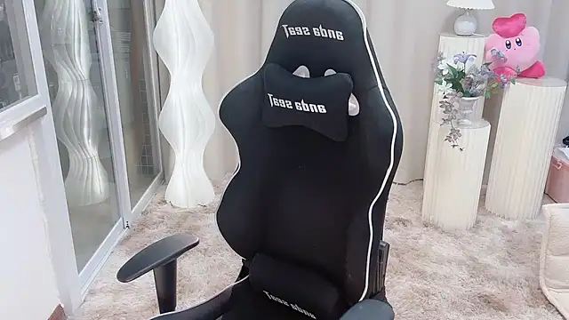 Snapshot of Happy_Kitty chatting on March 2025 04:24:02 PM Happy Kitty online show from March 2025 04:24:02 PM