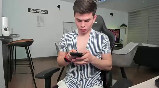 alejooo twink online show from March 2025 06:35:02 AM