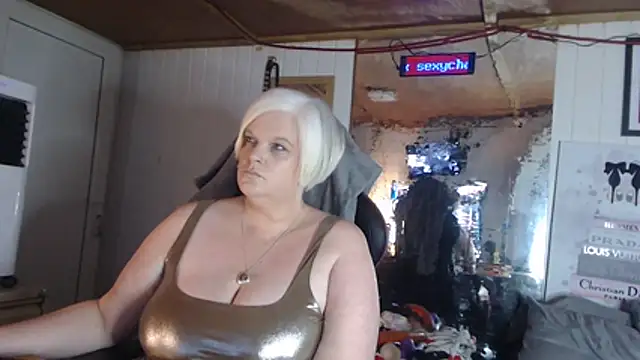 Snapshot of sexychazza16 chatting on November 2025 08:30:01 PM sexychazza16 online show from November 2025 08:30:01 PM